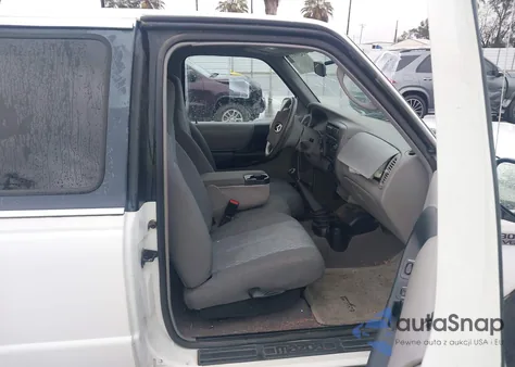 2001 Mazda B3000 Se z USA, uszkodzony, nr VIN 4F4ZR17U61TM25922